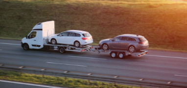 Abschlepptransport von beschädigten Autos – Motorschaden Ankauf Nordhorn holt dein Auto kostenlos mit Abschleppwagen ab